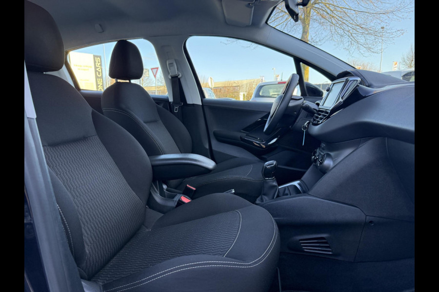 Peugeot 208 1.2 PureTech Blue Lion Navi,Airco,Cruise,PDC,Apple Carplay,N.A.P,5 Deurs,APK tot 05-2026