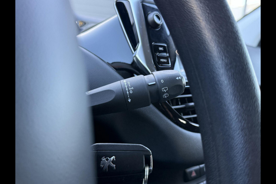 Peugeot 208 1.2 PureTech Blue Lion Navi,Airco,Cruise,PDC,Apple Carplay,N.A.P,5 Deurs,APK tot 05-2026