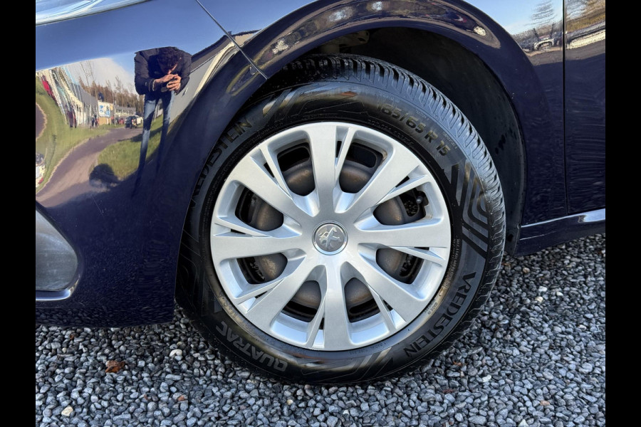Peugeot 208 1.2 PureTech Blue Lion Navi,Airco,Cruise,PDC,Apple Carplay,N.A.P,5 Deurs,APK tot 05-2026