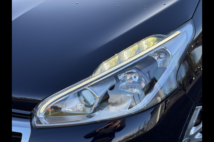 Peugeot 208 1.2 PureTech Blue Lion Navi,Airco,Cruise,PDC,Apple Carplay,N.A.P,5 Deurs,APK tot 05-2026