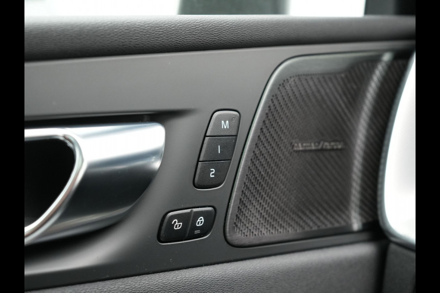 Volvo XC60 T8 Twin Engine AWD Inscription Plug In Hybrid 391pk Dealer O.H. PHEV | Trekhaak Af Fabriek | Panodak | Adaptive Cruise | Camera | Harman & Kardon | Lederen Sportstoelen Memory & Verwarmd | 19"L.M | Apple Carplay | Blis | Navigatie | DAB |