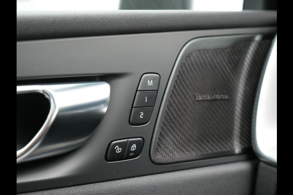 Volvo XC60 T8 Twin Engine AWD Inscription Plug In Hybrid 391pk Dealer O.H. PHEV | Trekhaak Af Fabriek | Panodak | Adaptive Cruise | Camera | Harman & Kardon | Lederen Sportstoelen Memory & Verwarmd | 19"L.M | Apple Carplay | Blis | Navigatie | DAB |
