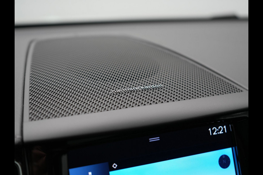 Volvo XC60 T8 Twin Engine AWD Inscription Plug In Hybrid 391pk Dealer O.H. PHEV | Trekhaak Af Fabriek | Panodak | Adaptive Cruise | Camera | Harman & Kardon | Lederen Sportstoelen Memory & Verwarmd | 19"L.M | Apple Carplay | Blis | Navigatie | DAB |