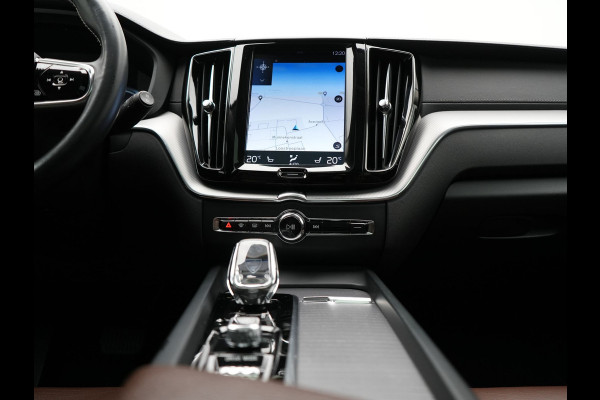 Volvo XC60 T8 Twin Engine AWD Inscription Plug In Hybrid 391pk Dealer O.H. PHEV | Trekhaak Af Fabriek | Panodak | Adaptive Cruise | Camera | Harman & Kardon | Lederen Sportstoelen Memory & Verwarmd | 19"L.M | Apple Carplay | Blis | Navigatie | DAB |