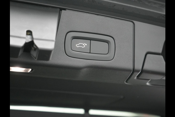 Volvo XC60 T8 Twin Engine AWD Inscription Plug In Hybrid 391pk Dealer O.H. PHEV | Trekhaak Af Fabriek | Panodak | Adaptive Cruise | Camera | Harman & Kardon | Lederen Sportstoelen Memory & Verwarmd | 19"L.M | Apple Carplay | Blis | Navigatie | DAB |