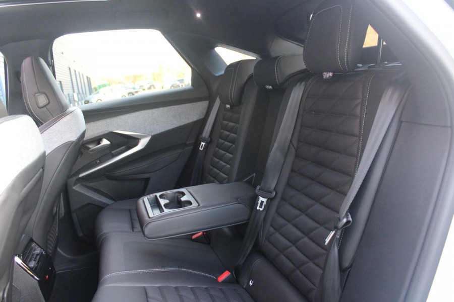 Peugeot E-3008 GT 325PK LAUNCH EDITION DUAL MOTOR 73KWH | PANORAMISCH SCHUIF / KANTELDAK | PREMIUM HIFI FOCAL | LEDEREN BEKLEDING NAPPA | ELEKTRISCH VERSTELBARE VOOR STOELEN, MET GEHEUGENFUNCTIE OP BESTUURDERSSTOEL | STOEL VERWARMING | STOEL MASAGE | STOEL VENTILATIE | ACHTERBANK VERWARMING | STUUR VERWARMING | WARMTE POMP | ALARM SYSTEEM | DRAADLOOS APPLE CARPLAY / ANDROID AUTO | DRAADLOZE TELEFOONLADER | VISIOPARK 360° HD CAMERA'S | DRIVE ASSIST 2.0 SEMI-AUTONOOMRIJDEN |