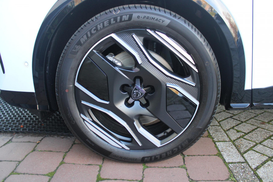 Peugeot E-3008 GT 325PK LAUNCH EDITION DUAL MOTOR 73KWH | PANORAMISCH SCHUIF / KANTELDAK | PREMIUM HIFI FOCAL | LEDEREN BEKLEDING NAPPA | ELEKTRISCH VERSTELBARE VOOR STOELEN, MET GEHEUGENFUNCTIE OP BESTUURDERSSTOEL | STOEL VERWARMING | STOEL MASAGE | STOEL VENTILATIE | ACHTERBANK VERWARMING | STUUR VERWARMING | WARMTE POMP | ALARM SYSTEEM | DRAADLOOS APPLE CARPLAY / ANDROID AUTO | DRAADLOZE TELEFOONLADER | VISIOPARK 360° HD CAMERA'S | DRIVE ASSIST 2.0 SEMI-AUTONOOMRIJDEN |