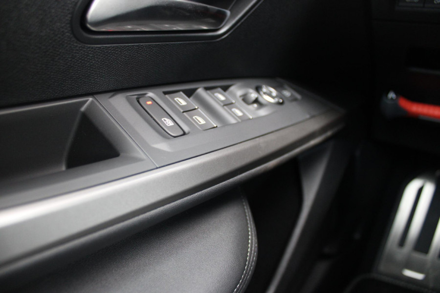 Peugeot E-3008 GT 325PK LAUNCH EDITION DUAL MOTOR 73KWH | PANORAMISCH SCHUIF / KANTELDAK | PREMIUM HIFI FOCAL | LEDEREN BEKLEDING NAPPA | ELEKTRISCH VERSTELBARE VOOR STOELEN, MET GEHEUGENFUNCTIE OP BESTUURDERSSTOEL | STOEL VERWARMING | STOEL MASAGE | STOEL VENTILATIE | ACHTERBANK VERWARMING | STUUR VERWARMING | WARMTE POMP | ALARM SYSTEEM | DRAADLOOS APPLE CARPLAY / ANDROID AUTO | DRAADLOZE TELEFOONLADER | VISIOPARK 360° HD CAMERA'S | DRIVE ASSIST 2.0 SEMI-AUTONOOMRIJDEN |