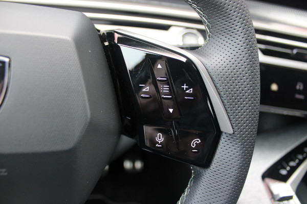 Peugeot E-3008 GT 325PK LAUNCH EDITION DUAL MOTOR 73KWH | PANORAMISCH SCHUIF / KANTELDAK | PREMIUM HIFI FOCAL | LEDEREN BEKLEDING NAPPA | ELEKTRISCH VERSTELBARE VOOR STOELEN, MET GEHEUGENFUNCTIE OP BESTUURDERSSTOEL | STOEL VERWARMING | STOEL MASAGE | STOEL VENTILATIE | ACHTERBANK VERWARMING | STUUR VERWARMING | WARMTE POMP | ALARM SYSTEEM | DRAADLOOS APPLE CARPLAY / ANDROID AUTO | DRAADLOZE TELEFOONLADER | VISIOPARK 360° HD CAMERA'S | DRIVE ASSIST 2.0 SEMI-AUTONOOMRIJDEN |