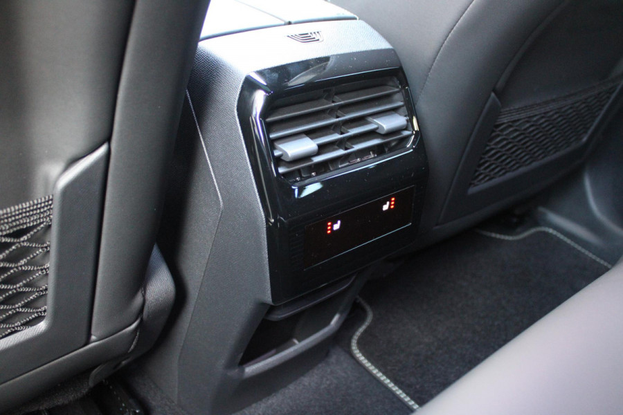 Peugeot E-3008 GT 325PK LAUNCH EDITION DUAL MOTOR 73KWH | PANORAMISCH SCHUIF / KANTELDAK | PREMIUM HIFI FOCAL | LEDEREN BEKLEDING NAPPA | ELEKTRISCH VERSTELBARE VOOR STOELEN, MET GEHEUGENFUNCTIE OP BESTUURDERSSTOEL | STOEL VERWARMING | STOEL MASAGE | STOEL VENTILATIE | ACHTERBANK VERWARMING | STUUR VERWARMING | WARMTE POMP | ALARM SYSTEEM | DRAADLOOS APPLE CARPLAY / ANDROID AUTO | DRAADLOZE TELEFOONLADER | VISIOPARK 360° HD CAMERA'S | DRIVE ASSIST 2.0 SEMI-AUTONOOMRIJDEN |