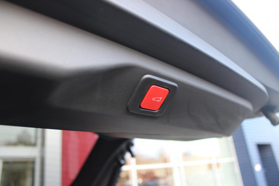 Peugeot E-3008 GT 325PK LAUNCH EDITION DUAL MOTOR 73KWH | PANORAMISCH SCHUIF / KANTELDAK | PREMIUM HIFI FOCAL | LEDEREN BEKLEDING NAPPA | ELEKTRISCH VERSTELBARE VOOR STOELEN, MET GEHEUGENFUNCTIE OP BESTUURDERSSTOEL | STOEL VERWARMING | STOEL MASAGE | STOEL VENTILATIE | ACHTERBANK VERWARMING | STUUR VERWARMING | WARMTE POMP | ALARM SYSTEEM | DRAADLOOS APPLE CARPLAY / ANDROID AUTO | DRAADLOZE TELEFOONLADER | VISIOPARK 360° HD CAMERA'S | DRIVE ASSIST 2.0 SEMI-AUTONOOMRIJDEN |