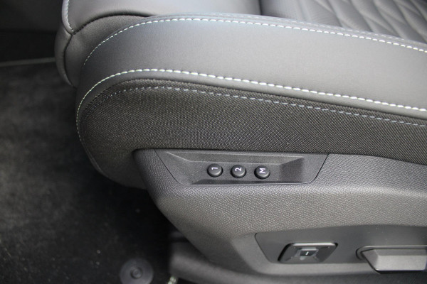 Peugeot E-3008 GT 325PK LAUNCH EDITION DUAL MOTOR 73KWH | PANORAMISCH SCHUIF / KANTELDAK | PREMIUM HIFI FOCAL | LEDEREN BEKLEDING NAPPA | ELEKTRISCH VERSTELBARE VOOR STOELEN, MET GEHEUGENFUNCTIE OP BESTUURDERSSTOEL | STOEL VERWARMING | STOEL MASAGE | STOEL VENTILATIE | ACHTERBANK VERWARMING | STUUR VERWARMING | WARMTE POMP | ALARM SYSTEEM | DRAADLOOS APPLE CARPLAY / ANDROID AUTO | DRAADLOZE TELEFOONLADER | VISIOPARK 360° HD CAMERA'S | DRIVE ASSIST 2.0 SEMI-AUTONOOMRIJDEN |