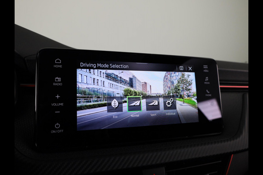 Škoda Kamiq Monte Carlo 1.0 TSI 115pk DSG-7 | 18 inch | Blind Spot | Navigatie | Adaptive Cruise | Panoramadak | Stoelverwarming |