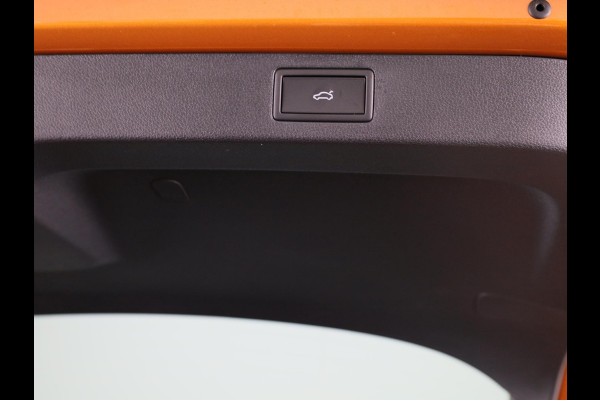 Škoda Kamiq Monte Carlo 1.0 TSI 115pk DSG-7 | 18 inch | Blind Spot | Navigatie | Adaptive Cruise | Panoramadak | Stoelverwarming |