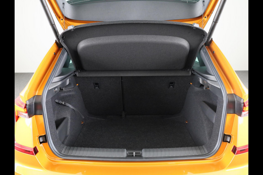 Škoda Kamiq Monte Carlo 1.0 TSI 115pk DSG-7 | 18 inch | Blind Spot | Navigatie | Adaptive Cruise | Panoramadak | Stoelverwarming |