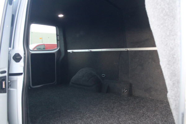 Volkswagen Transporter 2.0 TDI L2H1 28 Bulli 150pk - 20 Inch - Camera - Trekhaak - Leder - ACC - LED - Rijklaar