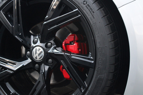 Volkswagen Transporter 2.0 TDI L2H1 28 Bulli 150pk - 20 Inch - Camera - Trekhaak - Leder - ACC - LED - Rijklaar