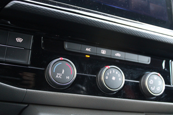 Volkswagen Transporter 2.0 TDI L2H1 28 Bulli 150pk - 20 Inch - Camera - Trekhaak - Leder - ACC - LED - Rijklaar