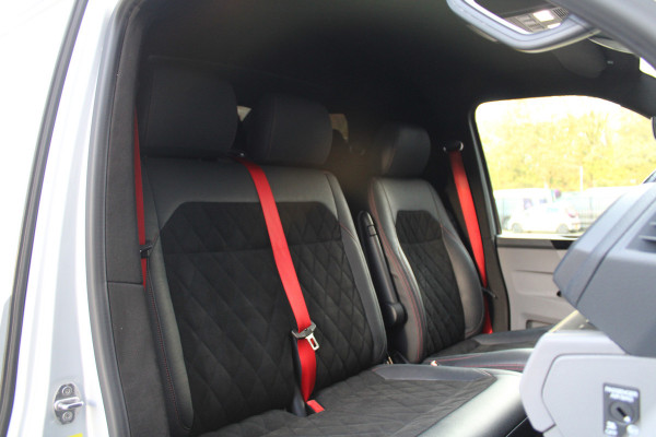 Volkswagen Transporter 2.0 TDI L2H1 28 Bulli 150pk - 20 Inch - Camera - Trekhaak - Leder - ACC - LED - Rijklaar