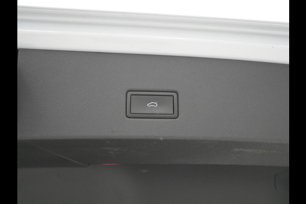 Volkswagen T-Roc 1.5 TSI 150pk DSG Sport Business R Panorama Camera Acc Side/Laneassist Carplay Beats