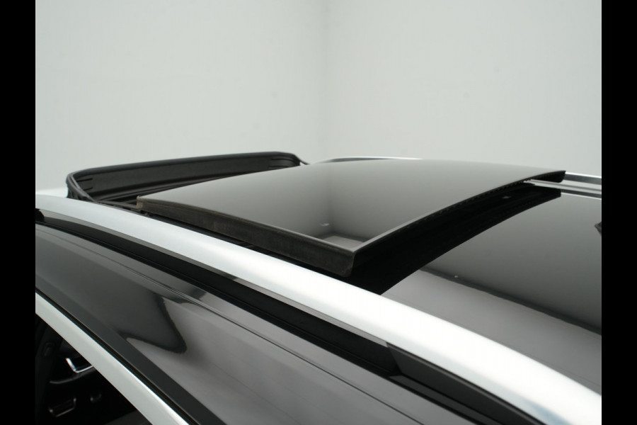 Volkswagen T-Roc 1.5 TSI 150pk DSG Sport Business R Panorama Camera Acc Side/Laneassist Carplay Beats