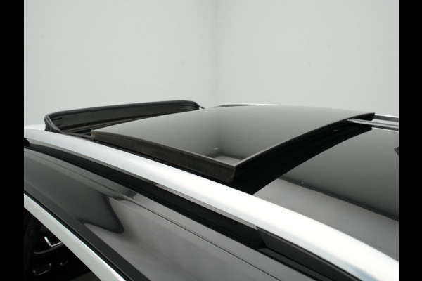 Volkswagen T-Roc 1.5 TSI 150pk DSG Sport Business R Panorama Camera Acc Side/Laneassist Carplay Beats