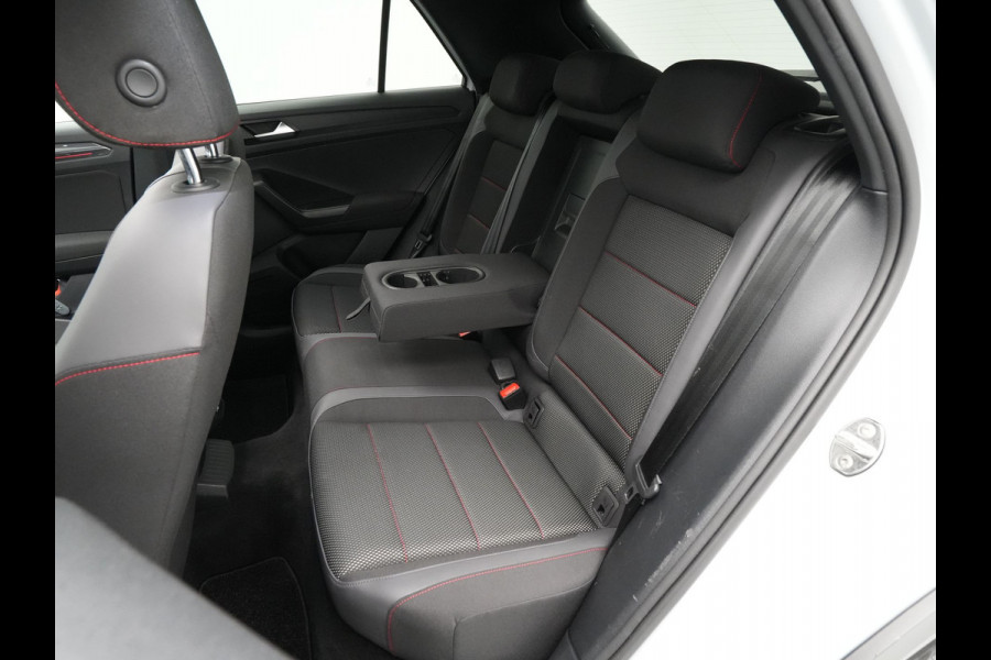 Volkswagen T-Roc 1.5 TSI 150pk DSG Sport Business R Panorama Camera Acc Side/Laneassist Carplay Beats