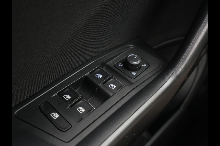 Volkswagen T-Roc 1.5 TSI 150pk DSG Sport Business R Panorama Camera Acc Side/Laneassist Carplay Beats