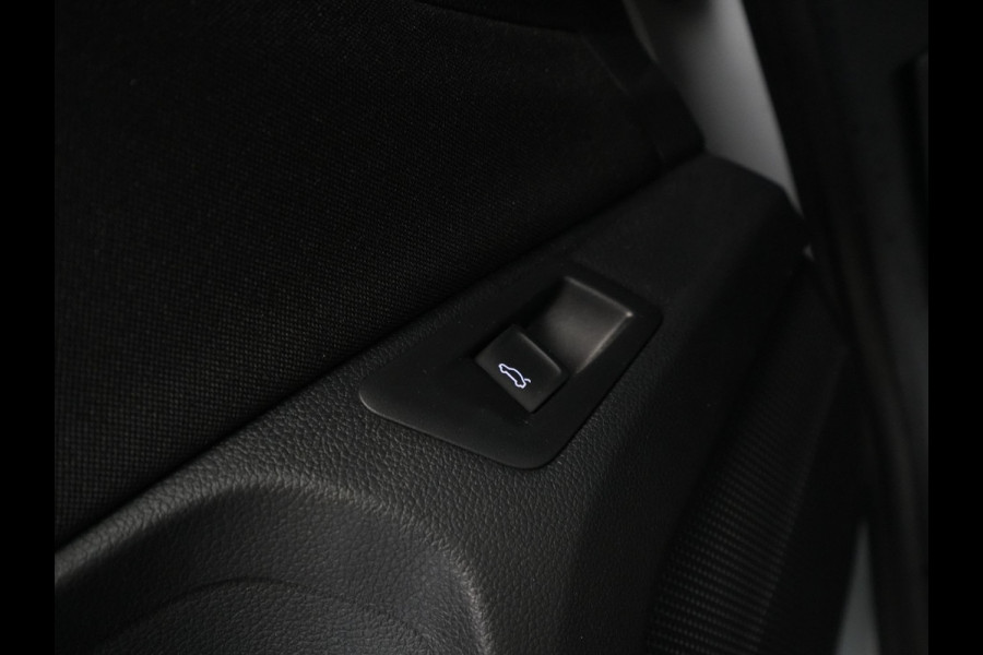 Volkswagen T-Roc 1.5 TSI 150pk DSG Sport Business R Panorama Camera Acc Side/Laneassist Carplay Beats