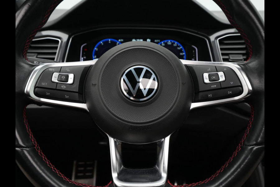 Volkswagen T-Roc 1.5 TSI 150pk DSG Sport Business R Panorama Camera Acc Side/Laneassist Carplay Beats