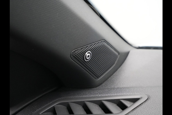 Volkswagen T-Roc 1.5 TSI 150pk DSG Sport Business R Panorama Camera Acc Side/Laneassist Carplay Beats