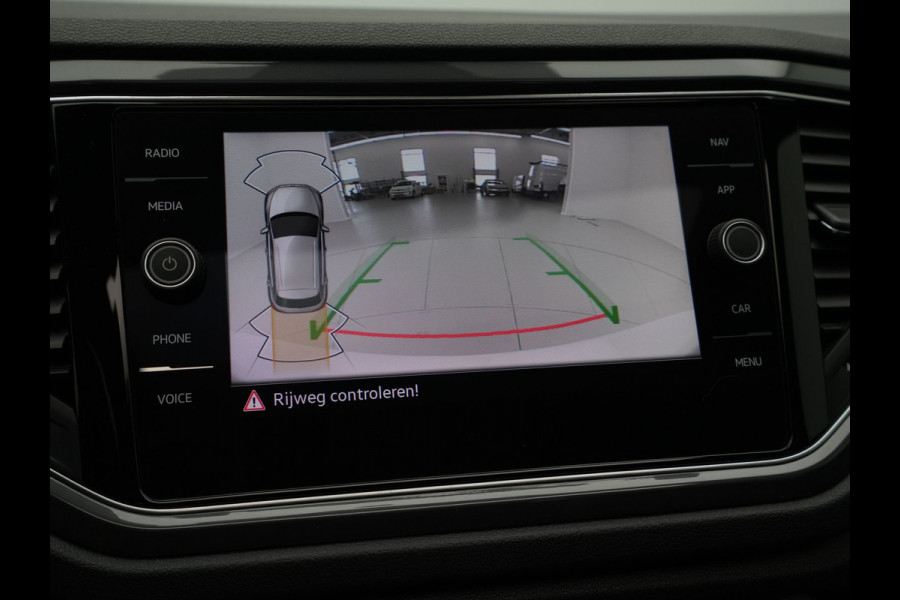 Volkswagen T-Roc 1.5 TSI 150pk DSG Sport Business R Panorama Camera Acc Side/Laneassist Carplay Beats
