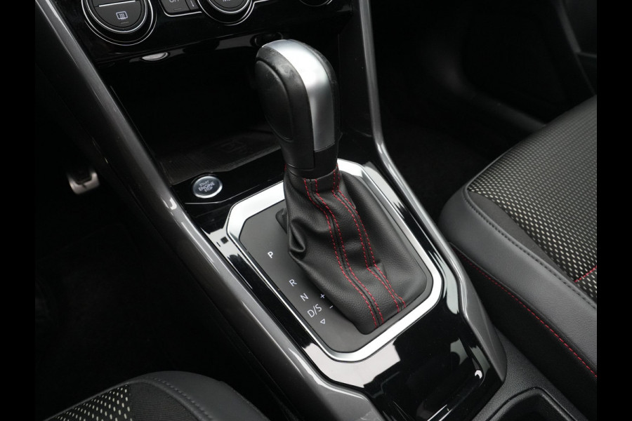 Volkswagen T-Roc 1.5 TSI 150pk DSG Sport Business R Panorama Camera Acc Side/Laneassist Carplay Beats