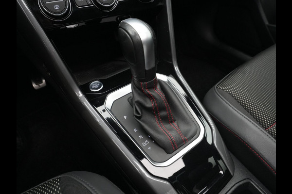 Volkswagen T-Roc 1.5 TSI 150pk DSG Sport Business R Panorama Camera Acc Side/Laneassist Carplay Beats