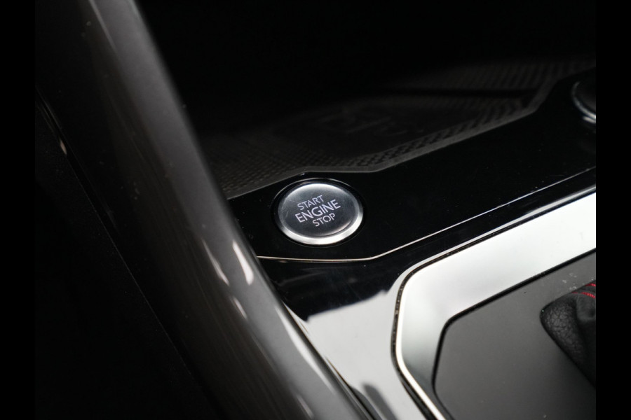 Volkswagen T-Roc 1.5 TSI 150pk DSG Sport Business R Panorama Camera Acc Side/Laneassist Carplay Beats