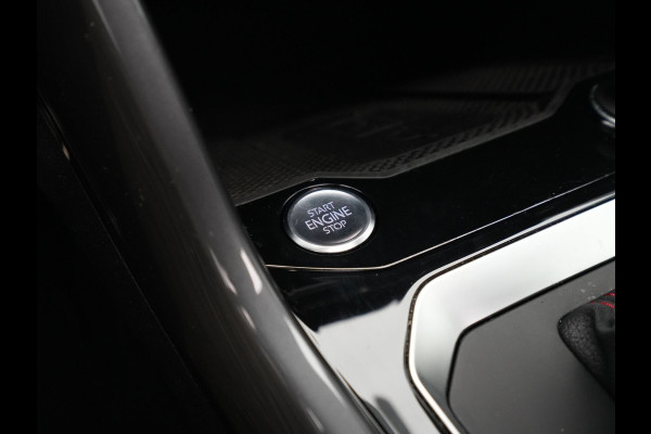 Volkswagen T-Roc 1.5 TSI 150pk DSG Sport Business R Panorama Camera Acc Side/Laneassist Carplay Beats