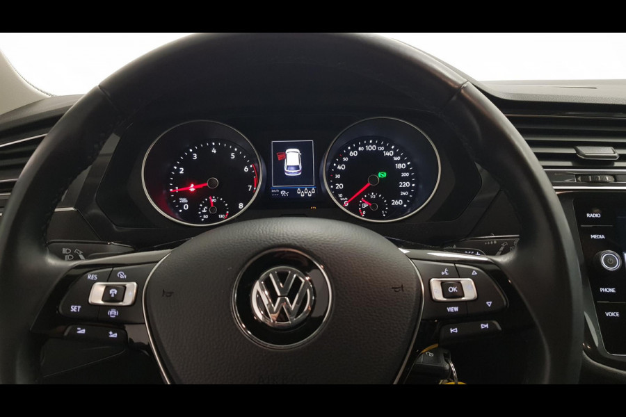 Volkswagen Tiguan Allspace 1.5 TSI DSG Comfortline 7p. | Climate Control | Camera | Parkeer sensoren | Trekhaak | Electrisch bedienbare achterklep | Stoelverwarming