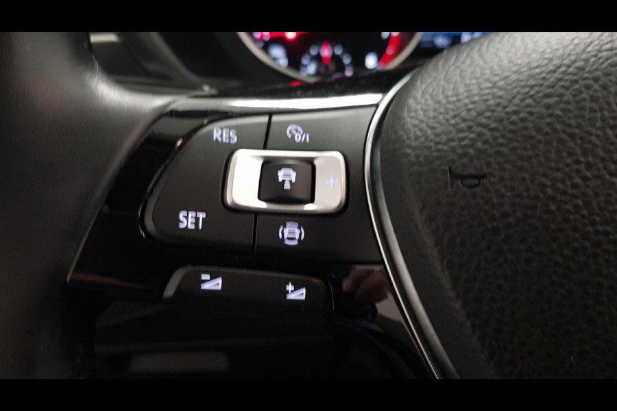 Volkswagen Tiguan Allspace 1.5 TSI DSG Comfortline 7p. | Climate Control | Camera | Parkeer sensoren | Trekhaak | Electrisch bedienbare achterklep | Stoelverwarming