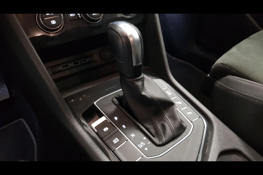 Volkswagen Tiguan Allspace 1.5 TSI DSG Comfortline 7p. | Climate Control | Camera | Parkeer sensoren | Trekhaak | Electrisch bedienbare achterklep | Stoelverwarming