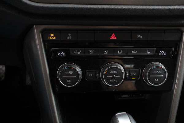 Volkswagen T-Roc 1.5 TSI DSG Style | Navigatie | Climate Control | Adatieve Cruise Control | Electrische achterklep | Stuurwielverwarming | Camera | Parkeer Sensoren