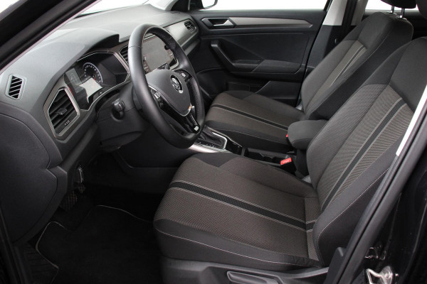 Volkswagen T-Roc 1.5 TSI DSG Style | Navigatie | Climate Control | Adatieve Cruise Control | Electrische achterklep | Stuurwielverwarming | Camera | Parkeer Sensoren