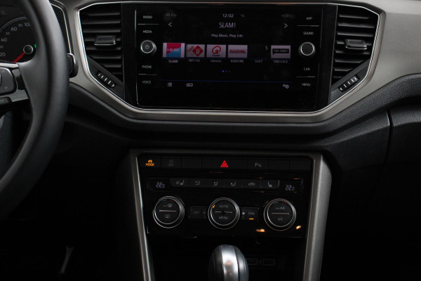 Volkswagen T-Roc 1.5 TSI DSG Style | Navigatie | Climate Control | Adatieve Cruise Control | Electrische achterklep | Stuurwielverwarming | Camera | Parkeer Sensoren