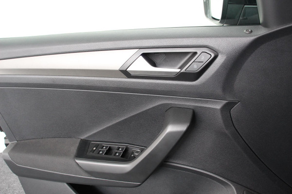 Volkswagen T-Roc 1.5 TSI DSG Style | Navigatie | Climate Control | Adatieve Cruise Control | Electrische achterklep | Stuurwielverwarming | Camera | Parkeer Sensoren