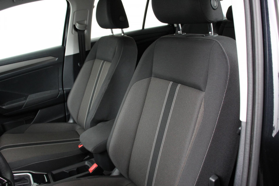 Volkswagen T-Roc 1.5 TSI DSG Style | Navigatie | Climate Control | Adatieve Cruise Control | Electrische achterklep | Stuurwielverwarming | Camera | Parkeer Sensoren