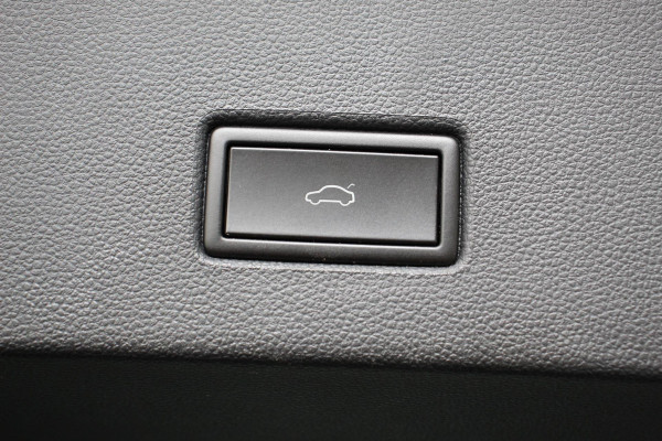 Volkswagen T-Roc 1.5 TSI DSG Style | Navigatie | Climate Control | Adatieve Cruise Control | Electrische achterklep | Stuurwielverwarming | Camera | Parkeer Sensoren