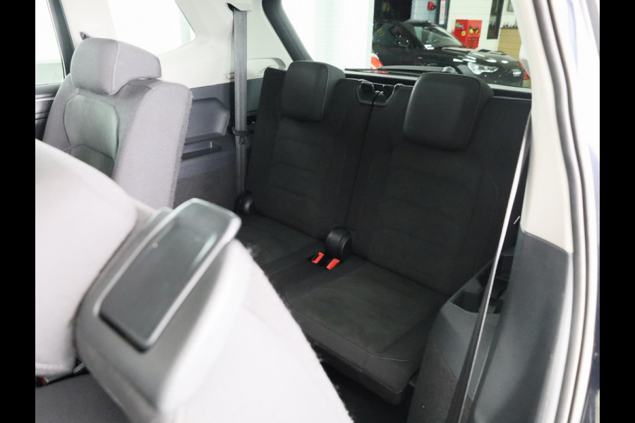 Volkswagen Tiguan Allspace 1.5 TSI Highline Business R 7p. | Automaat (DSG) | Panoramadak | 19 Inch | 360 Camera | Winterpakket | Trekhaak |