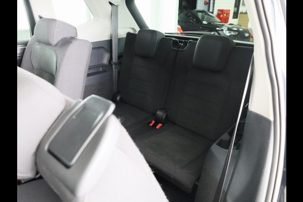 Volkswagen Tiguan Allspace 1.5 TSI Highline Business R 7p. | Automaat (DSG) | Panoramadak | 19 Inch | 360 Camera | Winterpakket | Trekhaak |