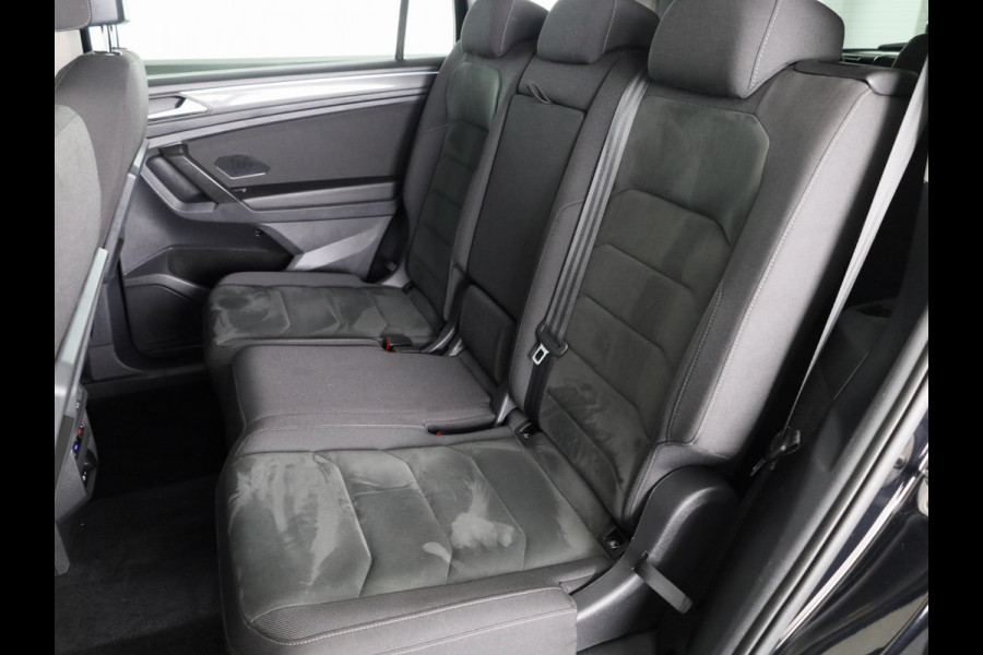 Volkswagen Tiguan Allspace 1.5 TSI Highline Business R 7p. | Automaat (DSG) | Panoramadak | 19 Inch | 360 Camera | Winterpakket | Trekhaak |