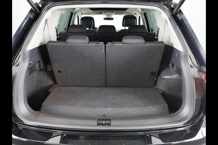 Volkswagen Tiguan Allspace 1.5 TSI Highline Business R 7p. | Automaat (DSG) | Panoramadak | 19 Inch | 360 Camera | Winterpakket | Trekhaak |