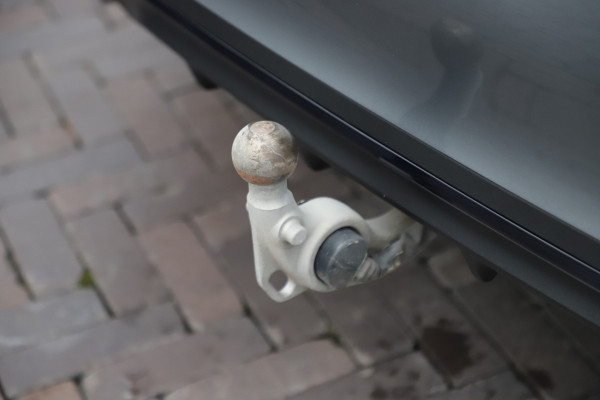 Mercedes-Benz C-Klasse 200 AMG Launch Edition | 204PK | Head-up | Keyless-go | Burmester | Sfeerverlichting | Memory | Leder | Pano | Trekhaak | NL-Aut